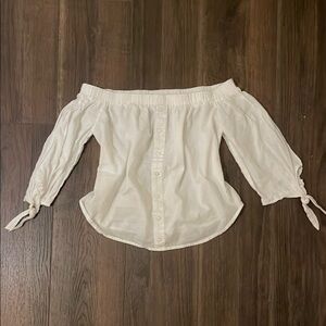 Rue21 White Off-the-Shoulder Button-Up Top